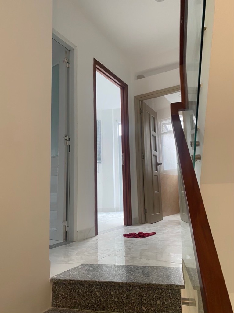 NHÀ 3 TẦNG 2 MẶT THOÁNG HẺM 5M XE HƠI ĐỖ CỬA. NỘI THẤT ĐẸP - CHO THUÊ 13TR HĐ CÒN 1 NĂM